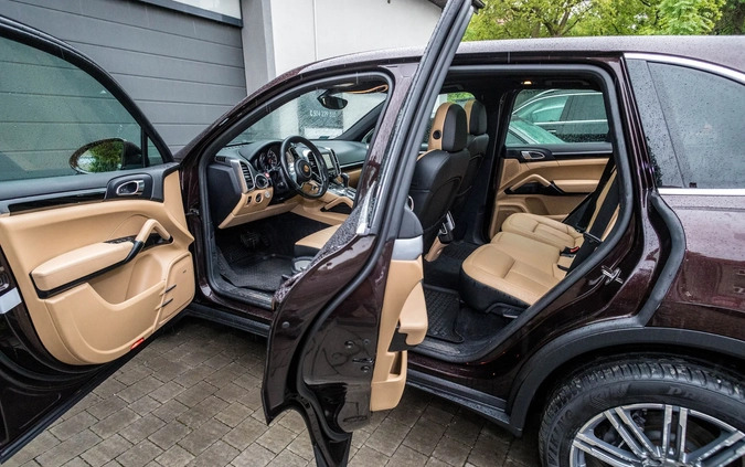 Porsche Cayenne cena 85000 przebieg: 440000, rok produkcji 2015 z Łeba małe 172
